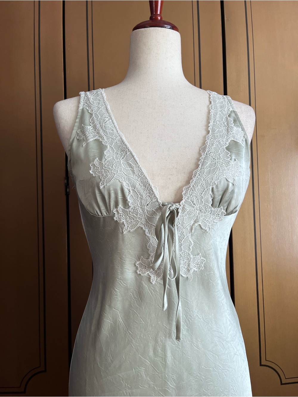 Lace-Trim Pale Green V-Neck Maxi Dress - Picture 3 of 6